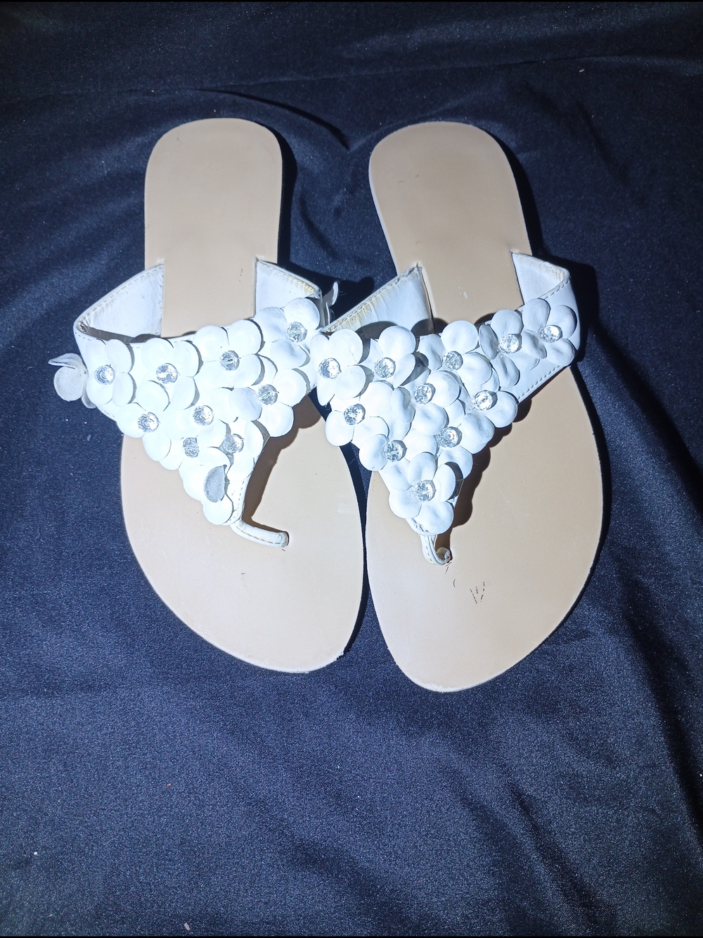 Kittie White Floral Rhinestone Thong Sandals Flat Slides Size 8.5M